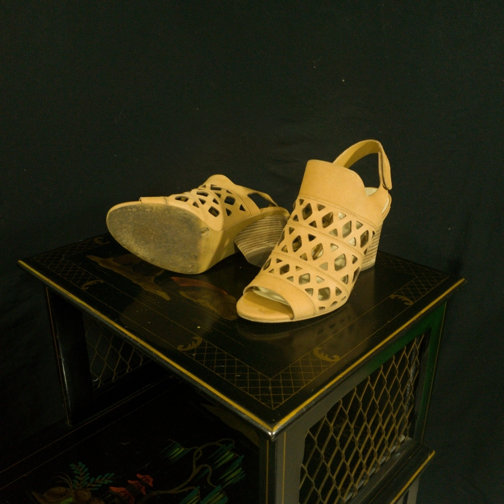 Vince Camuto Deverly cut our heel